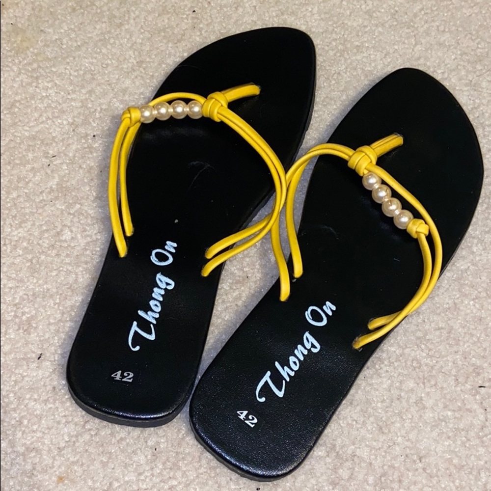 Black and yellow pearl sandals